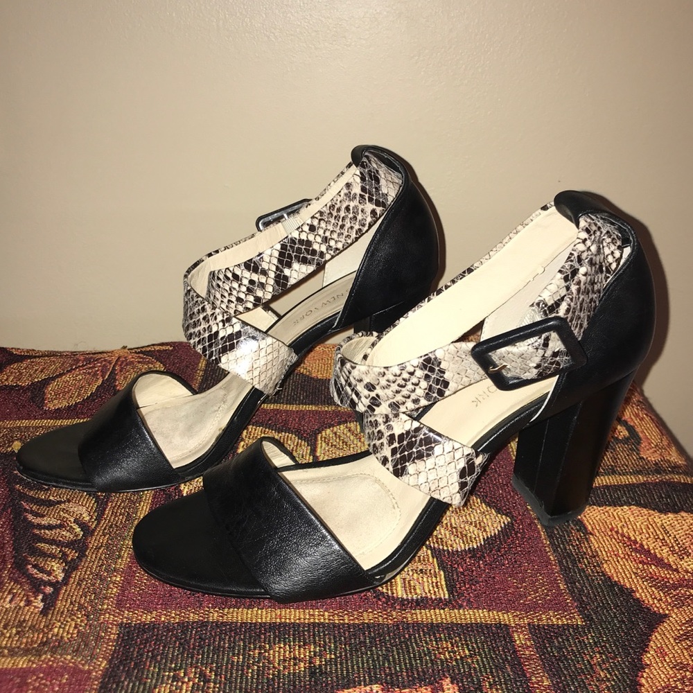 Great condition Jones New York sandals size 6.5